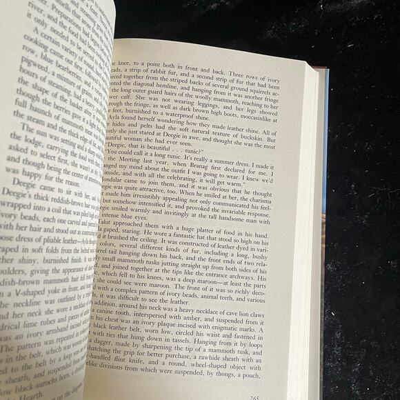 The Mammoth Hunters by Jean M. Auel | 1985 | 1st Edition Earth's Children Series - Picture 4 of 11